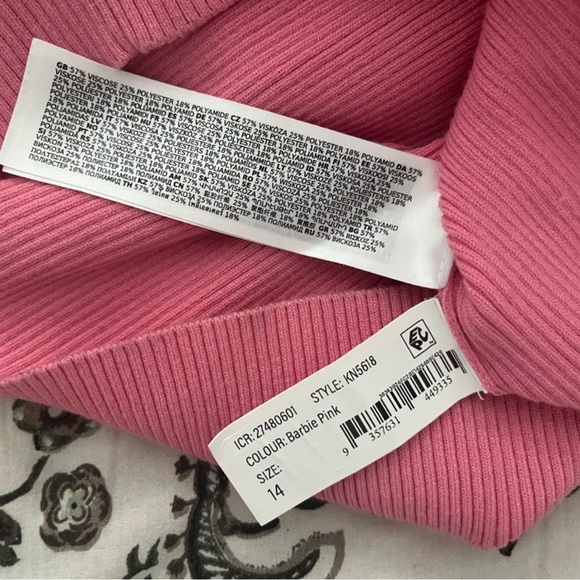 Forever New Knit Bodycon Dress with Cut Out back- size 10 NWOT - Picture 13 of 13